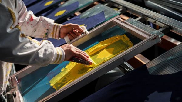 長(zhǎng)沙炭河服飾有限公司,長(zhǎng)沙西服定制公司,工作服定制,沖鋒衣定制,T恤定制