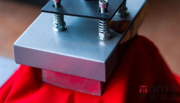 長(zhǎng)沙炭河服飾有限公司,長(zhǎng)沙西服定制公司,工作服定制,沖鋒衣定制,T恤定制