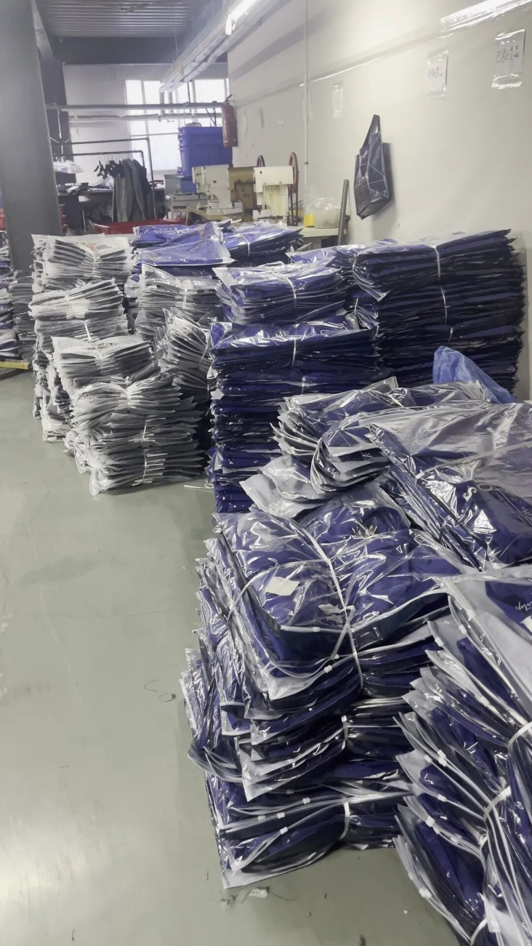 長(zhǎng)沙炭河服飾有限公司,長(zhǎng)沙西服定制公司,工作服定制,沖鋒衣定制,T恤定制