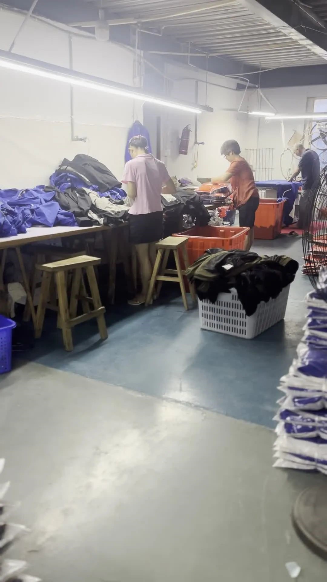 長(zhǎng)沙炭河服飾有限公司,長(zhǎng)沙西服定制公司,工作服定制,沖鋒衣定制,T恤定制