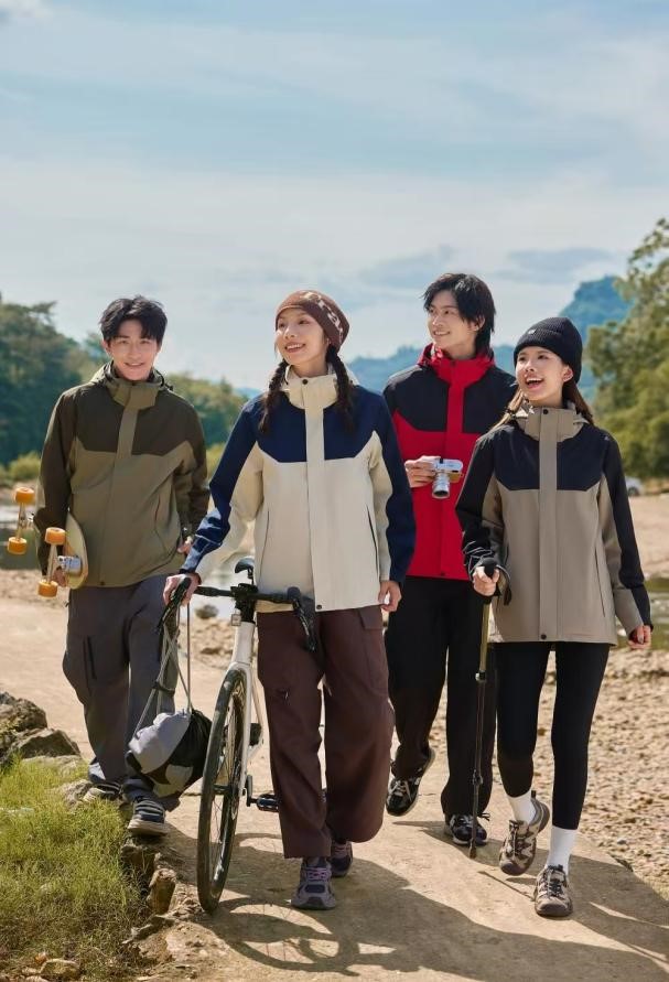 長沙炭河服飾有限公司,長沙西服定制公司,工作服定制,沖鋒衣定制,T恤定制